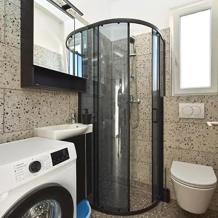 Bright With Pool View * Valbandon