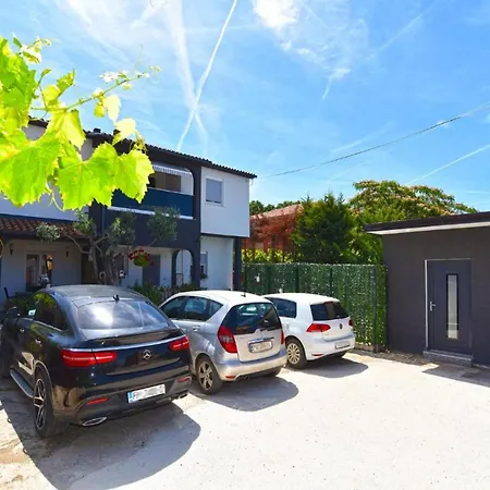 شقة Bright With Pool View Valbandon