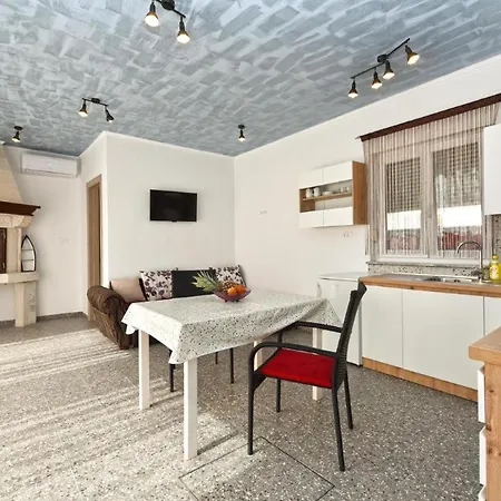 Lägenhet Bright With Pool View