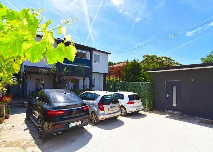 Apartment Bright With Pool View Valbandon