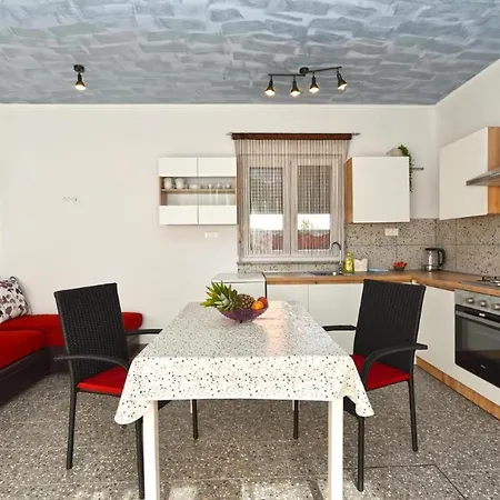 Bright With Pool View Valbandon