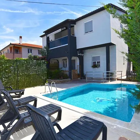 Bright With Pool View Apartamento *