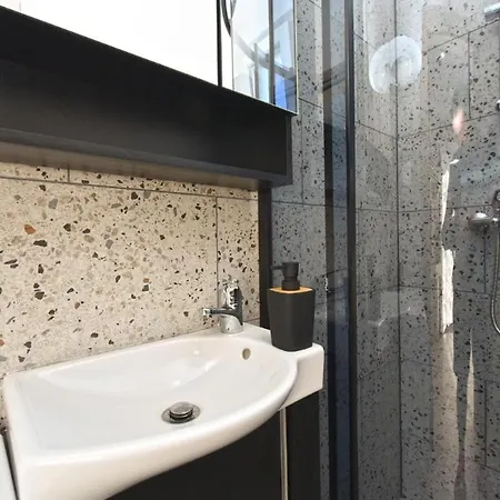 Bright With Pool View Apartamento