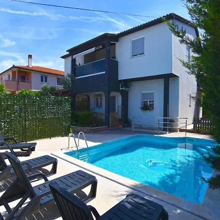 Apartamento Bright With Pool View Valbandon