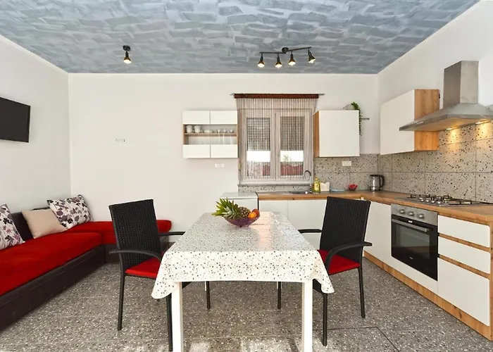 Bright With Pool View Valbandon