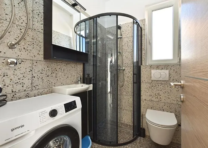 Bright With Pool View * Valbandon