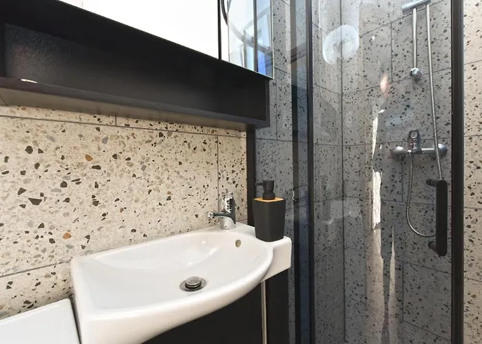 Bright With Pool View Διαμέρισμα