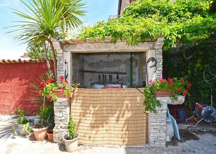 Bright With Pool View Valbandon